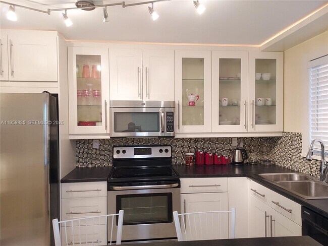 Building Photo - 137 Golden Isles Dr