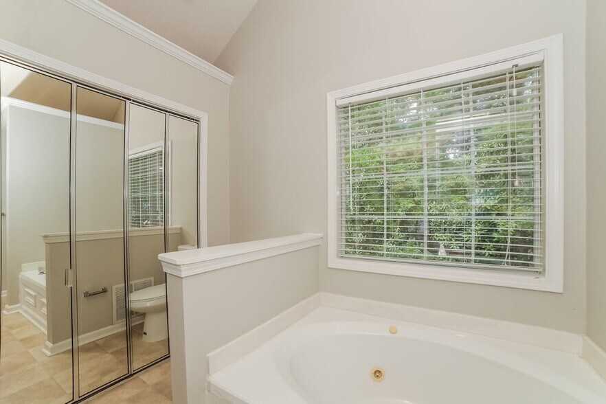 Building Photo - 2446 Letha Ln