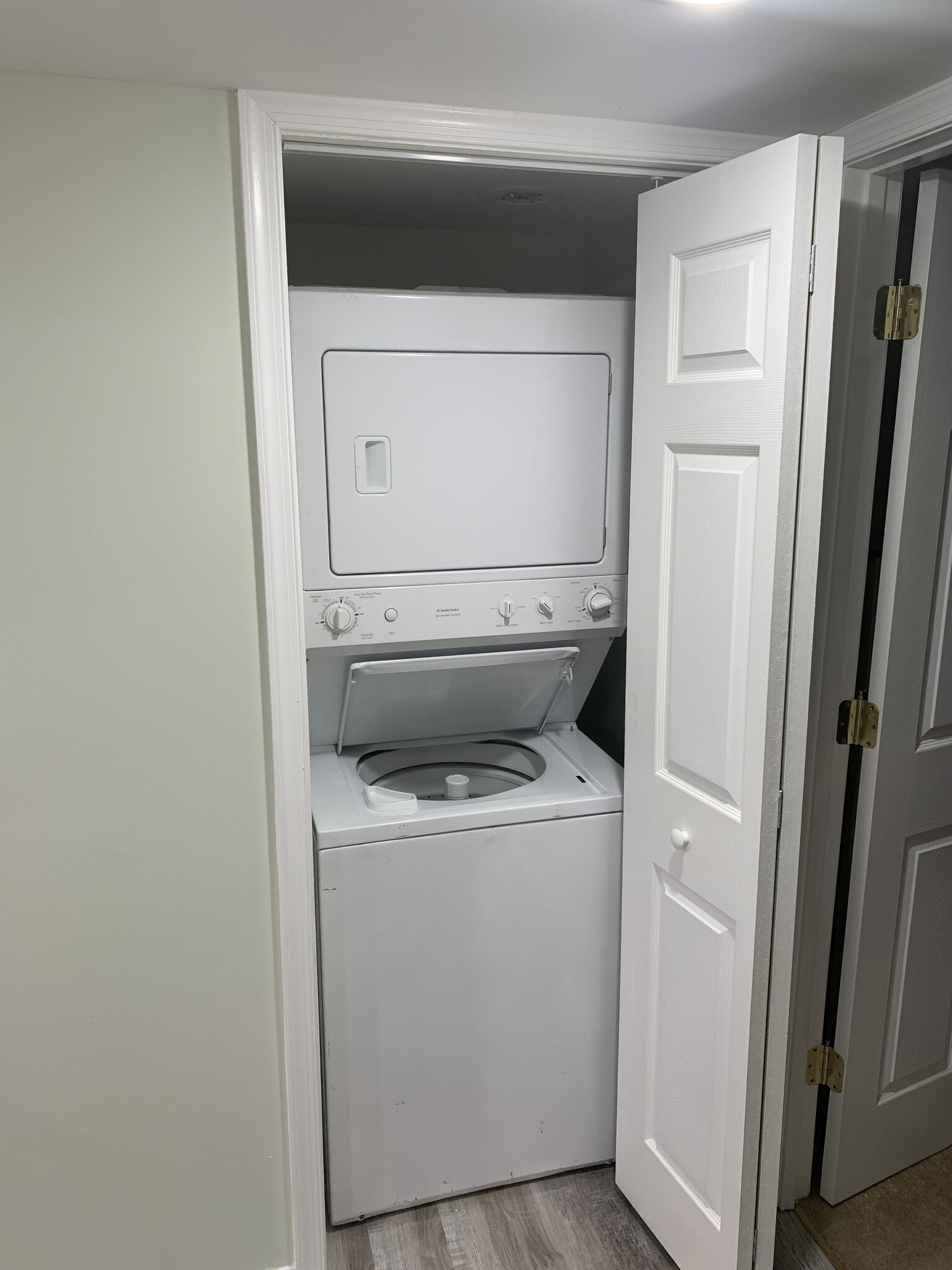 In-unit washer & dryer - 1225 Newfield Rd