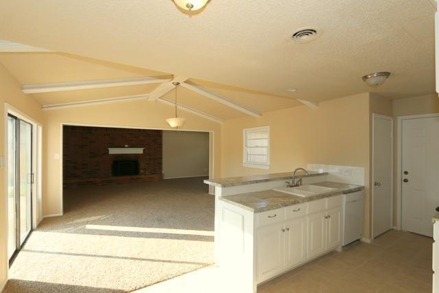 Building Photo - Half off First Full Month's Rent! /Fantastic Updated Home