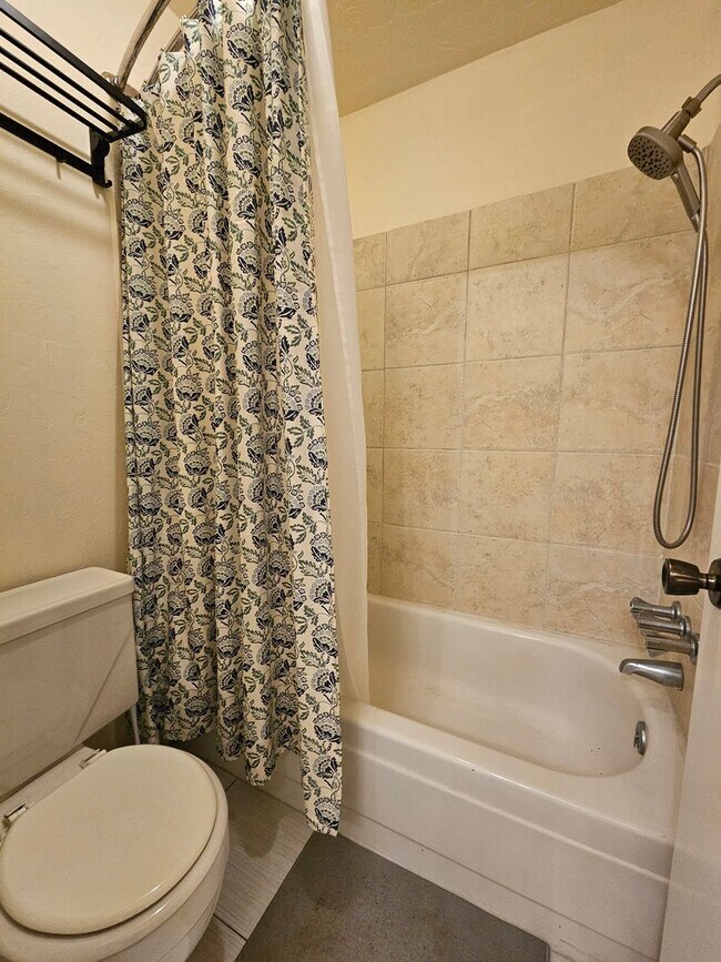 Building Photo - (2) Bed/(2) Bath with View of OU Golf Course in Cardinal Creek AVAIL NOW!