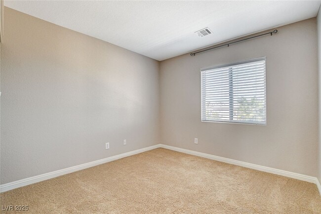 Building Photo - 688 Emerald City Ave