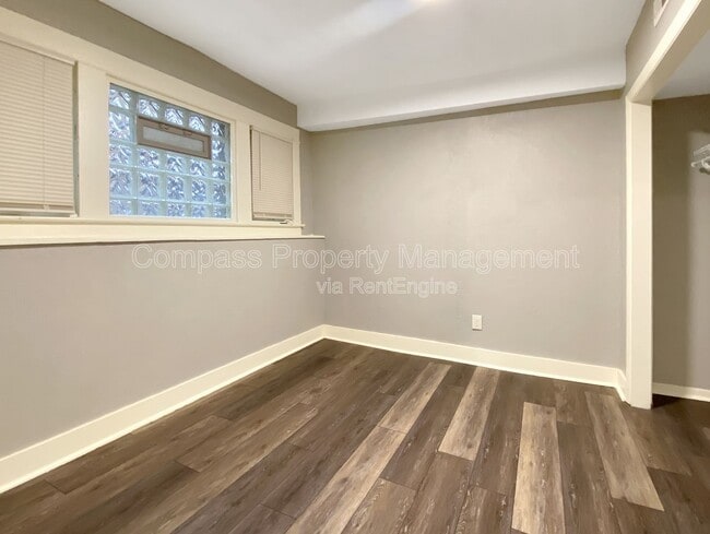 Building Photo - 921 Fulton St E