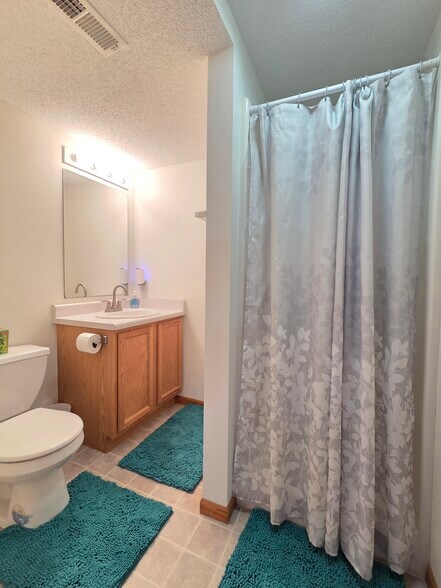 Building Photo - 615 Rachael St