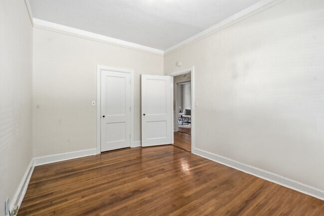 Building Photo - 3319 Pine St