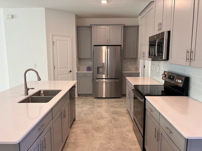 Building Photo - Newly built 3 Bedroom Home in Beautiful St. Cloud - 5 min from Isles of Lake Nova