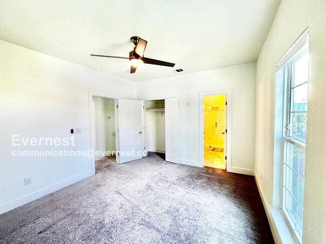 Building Photo - 2318 Stutz Dr