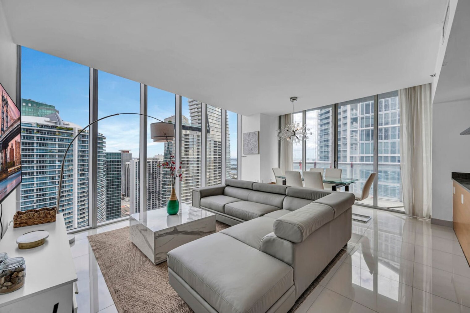 Building Photo - 485 Brickell Ave