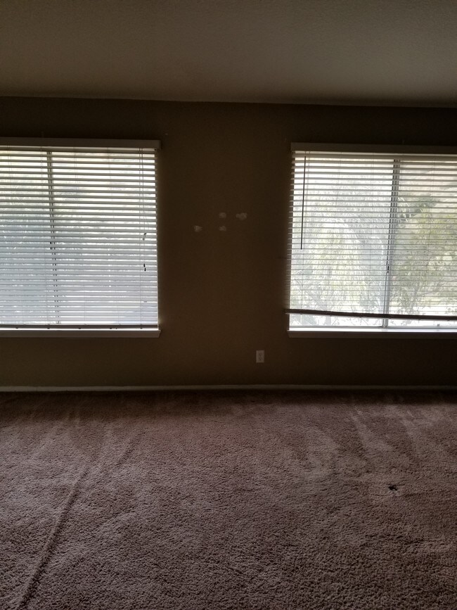 2 large windows with mountain view master bed - 19945 Eagle Ridge Ln