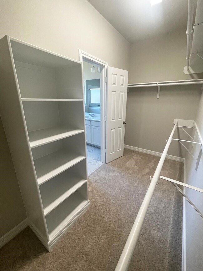 Building Photo - 13307 Rowan Grn Dr