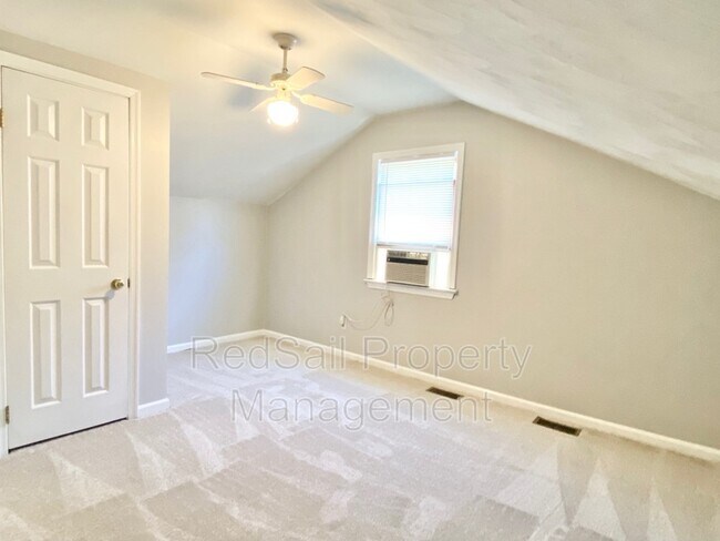 Building Photo - 802 Tiverton Pl