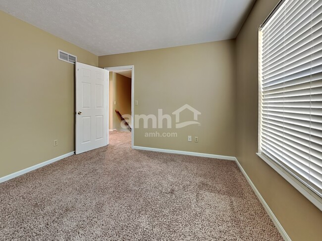 Building Photo - 998 Grandstone Ct