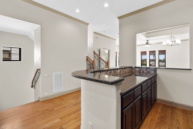 Building Photo - 1218 Sandman St