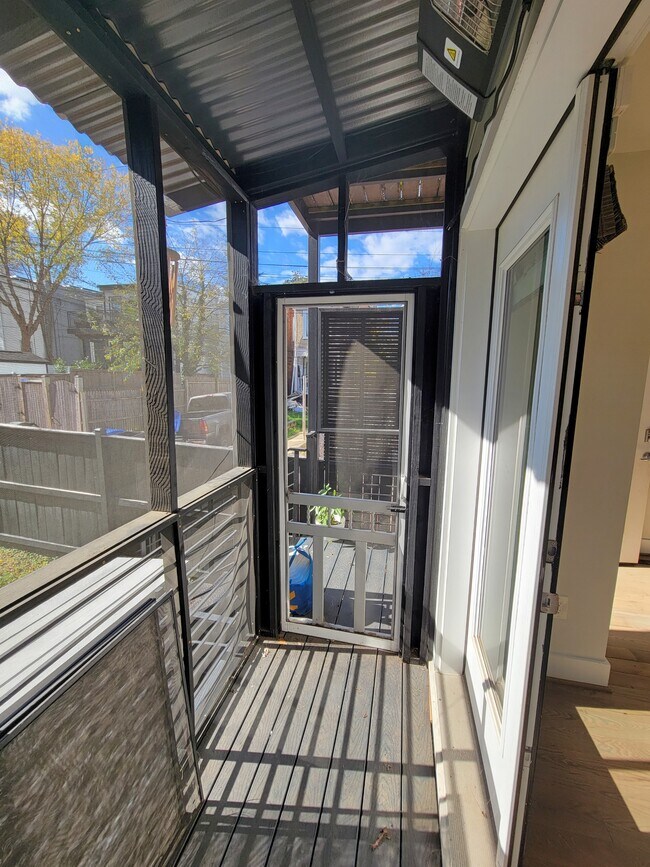 Building Photo - 724 Taylor St NW