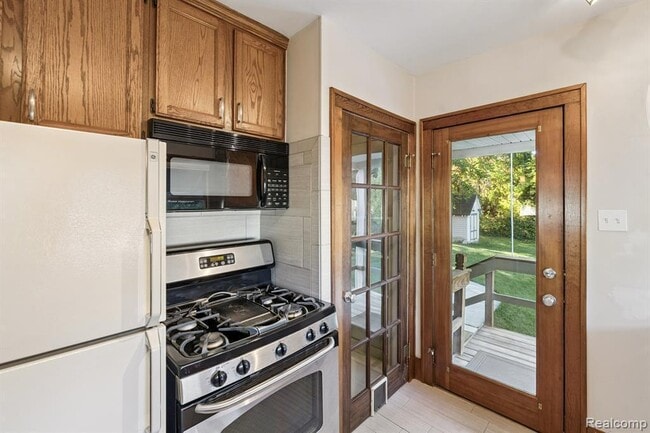 Building Photo - 624 E Main St