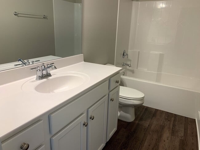 Building Photo - 3 bedroom home with garage and fenced backyard!