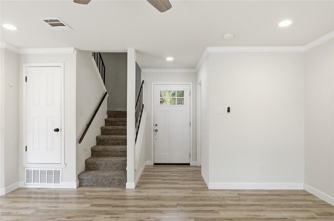 Building Photo - 2326 Dowd Ln