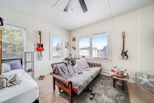 Building Photo - Massive Newly Renovated 11-Bedroom House o...