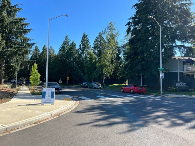 Building Photo - Beautiful, Newer Townhome!  Walking distance to many amenities.