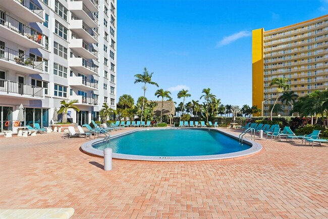 Building Photo - 405 N Ocean Blvd