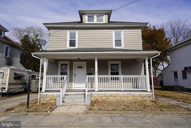 Building Photo - 305 E Pine St