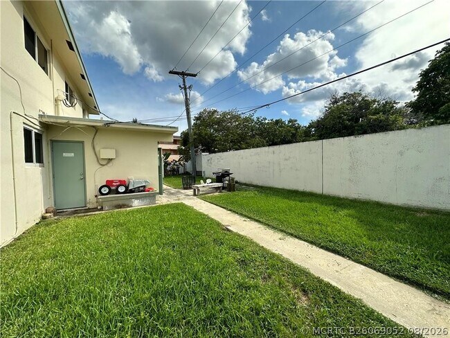 Building Photo - 4731 NE 21st Terrace