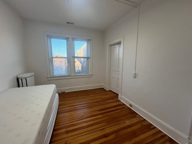 Building Photo - Brookland Grand 4917 sqft 8bd 3.5bth Home | Huge Front Porch | Large Back Yard