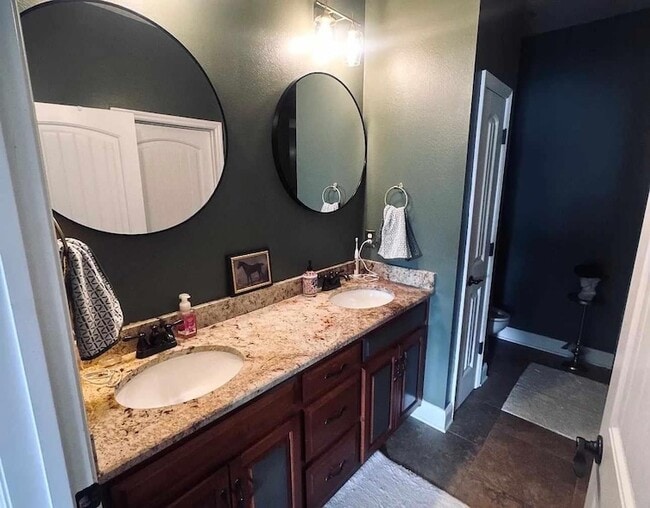 Building Photo - 6843 Village Lake Cir