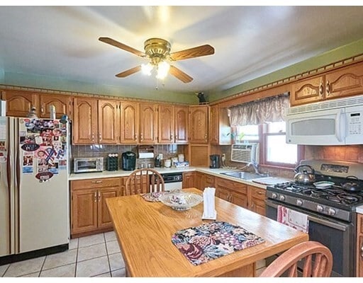 Building Photo - 71 Oak St