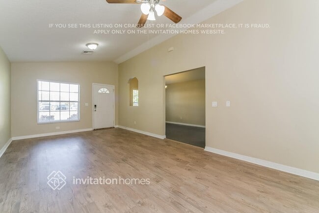 Building Photo - 215 1st St