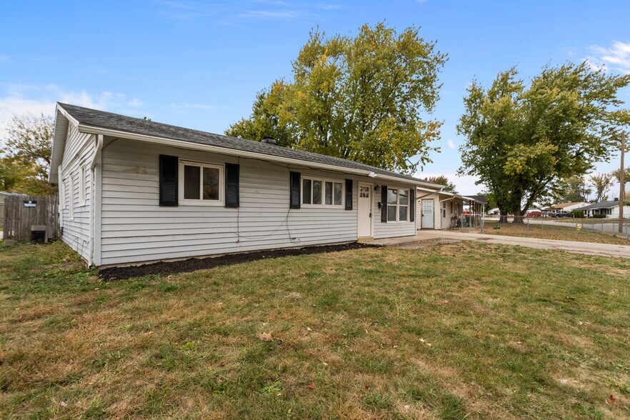 Building Photo - 2713 N Delphos St