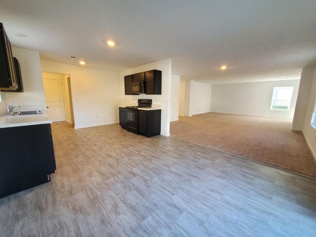 Building Photo - 15 Clinchfield Ct