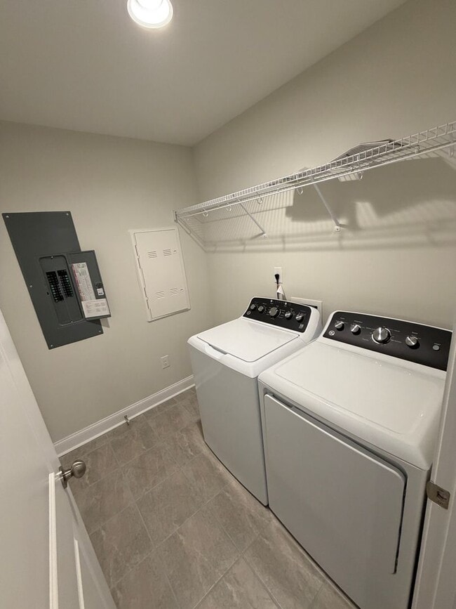 Building Photo - 113 Alva Ct