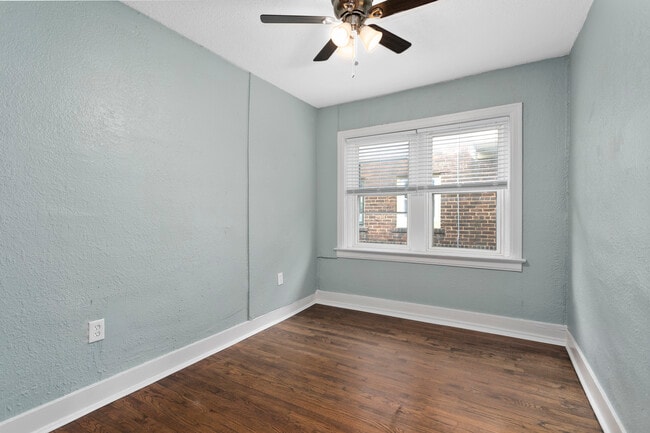 Building Photo - 722 W 37th St