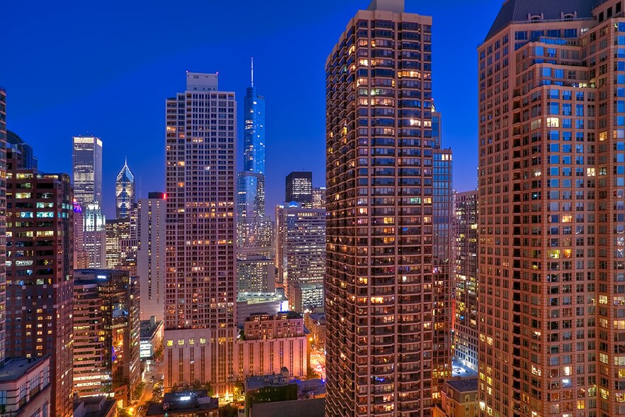 750 N. Rush - Skyline View - The Chicagoan