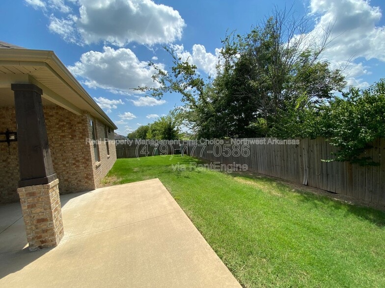Building Photo - 109 S Geranium Ln