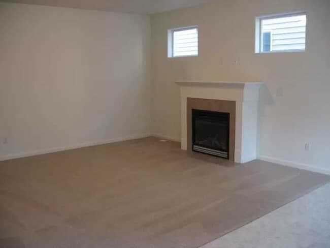 Building Photo - Charming Home in Terrific Central Location
