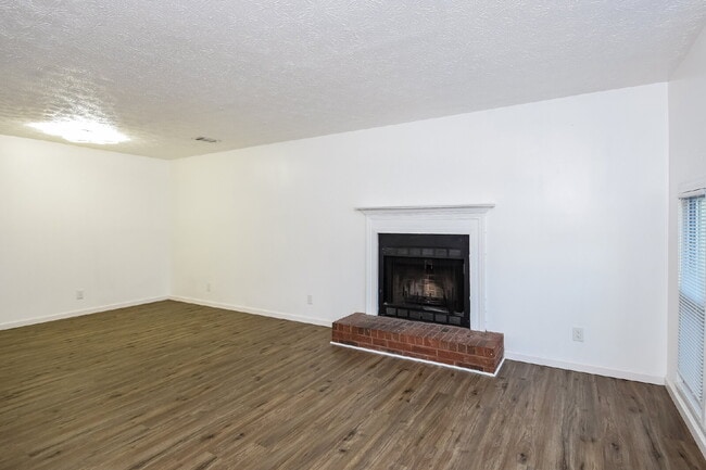 Building Photo - 1307 Sweet Pine Dr