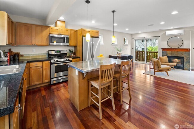 Building Photo - Downtown Ballard 3 bd 2.5 bath townhome in Great School district and minutes to Ballard Locks
