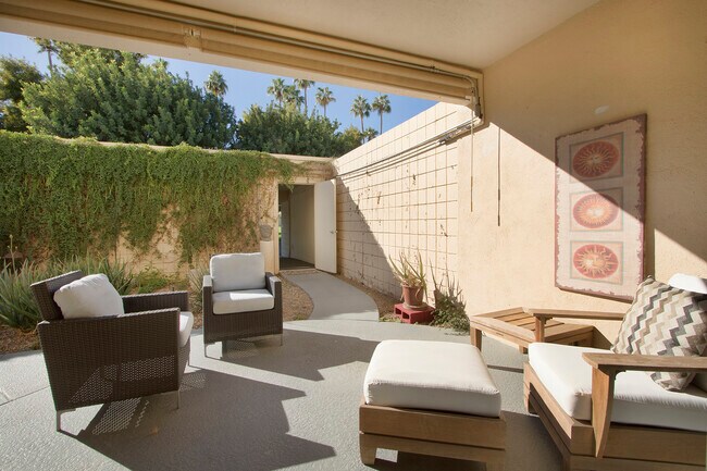 Gorgeous Patio area - 501 Desert Lakes Cir
