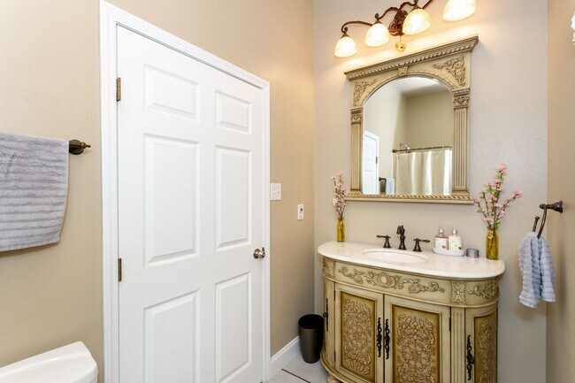 Building Photo - 3 Bedroom House in Addis with Pool, Gazebo...