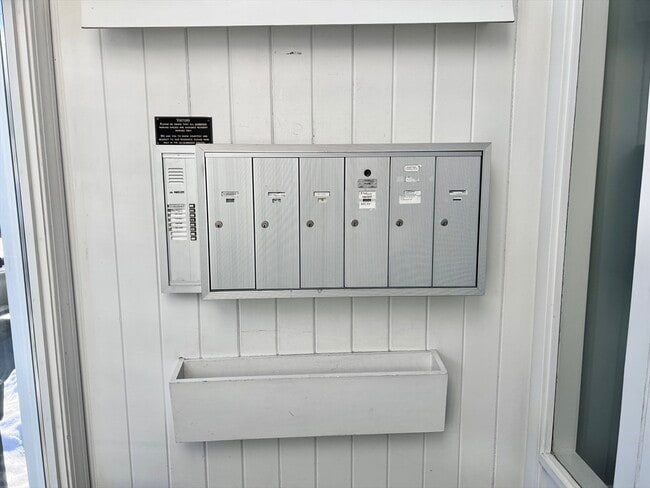 Building Photo - 5 Woodcrest Ct