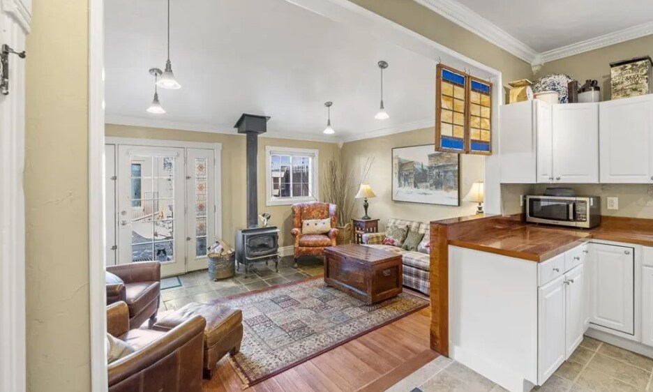 Cozy oasis back room off kitchen for quiet splendid repose - 812 E Cache La Poudre St