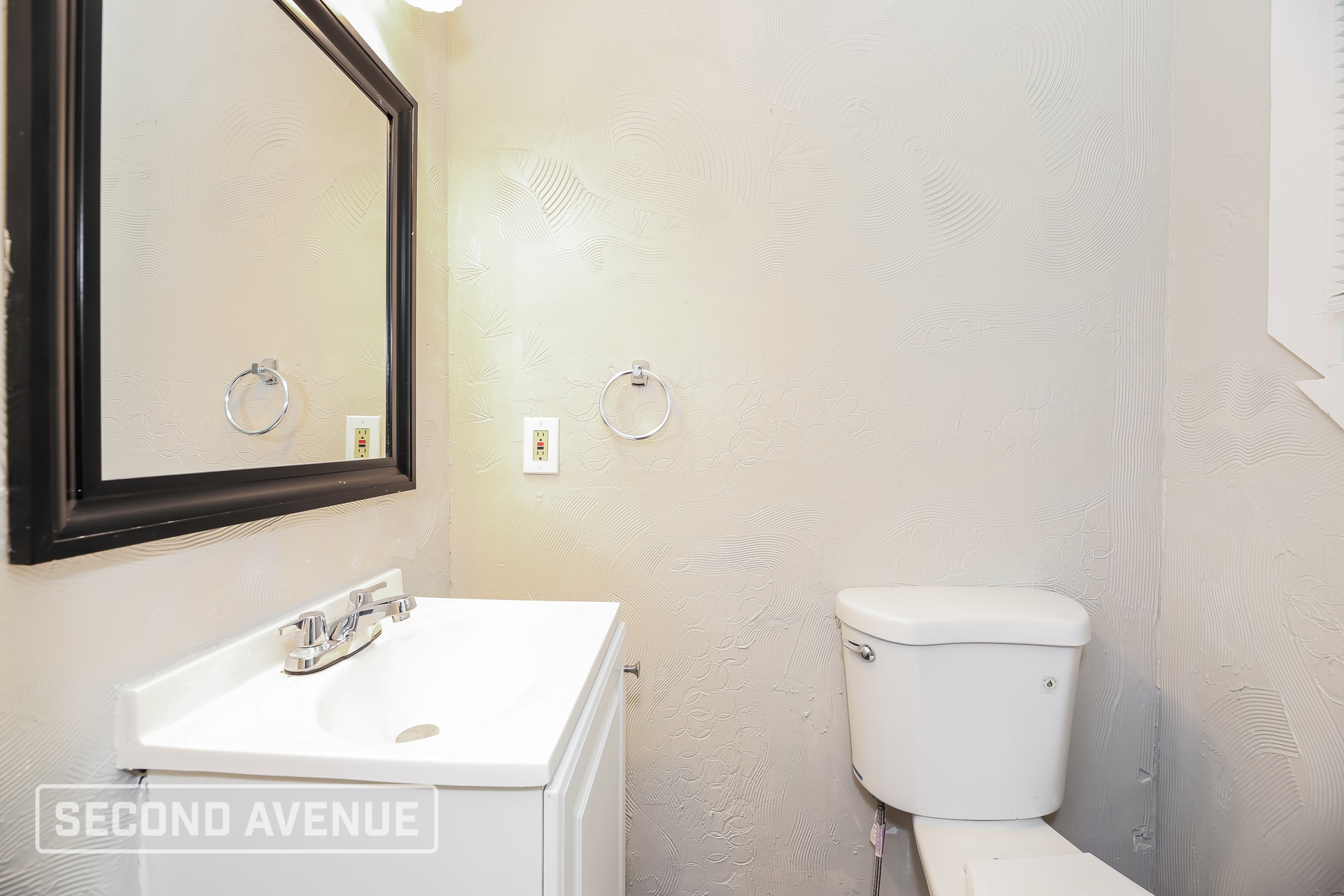 Building Photo - 4640 Suray Ave