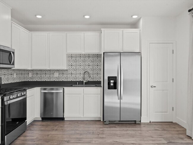 Building Photo - The Magnolia - 3 Bedroom plus loft, 2.5 Ba...