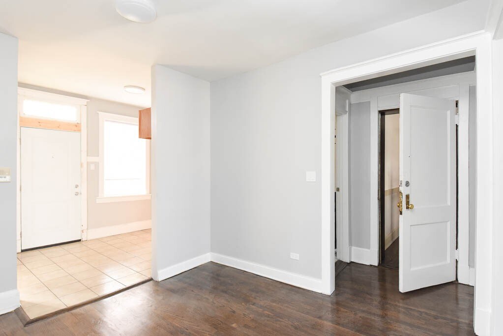 Building Photo - 1251 W Rosemont Ave