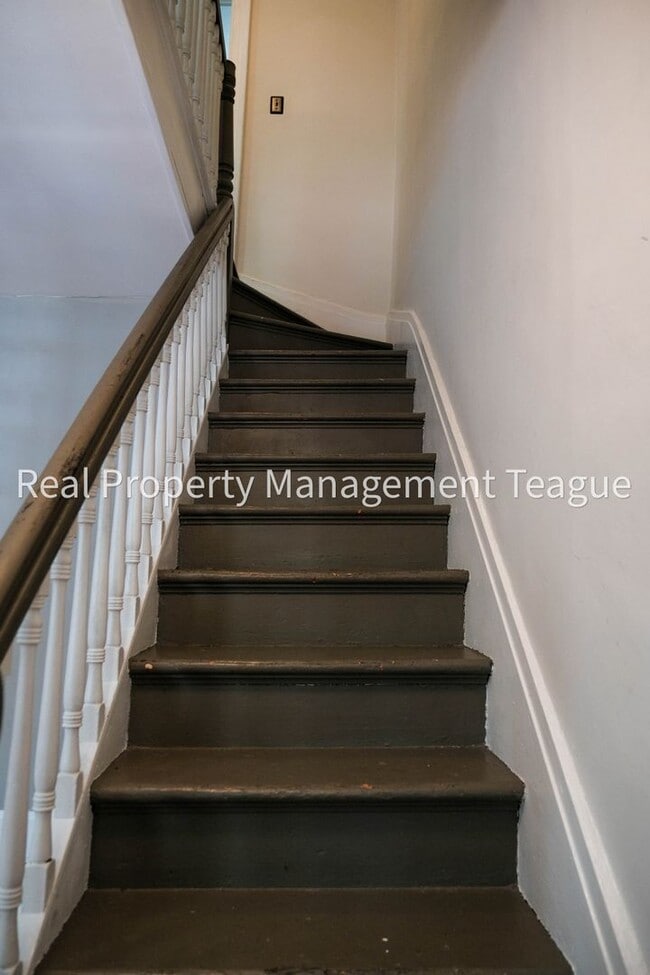 Building Photo - Beautiful Brownstone !