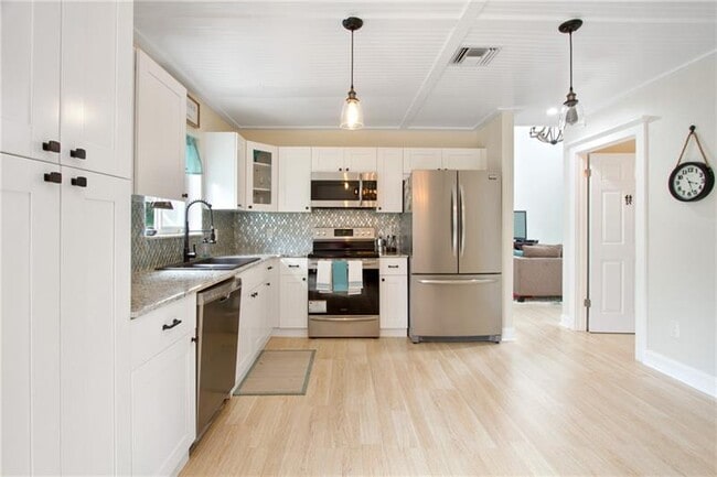 Building Photo - 6885 Barnwell Dr