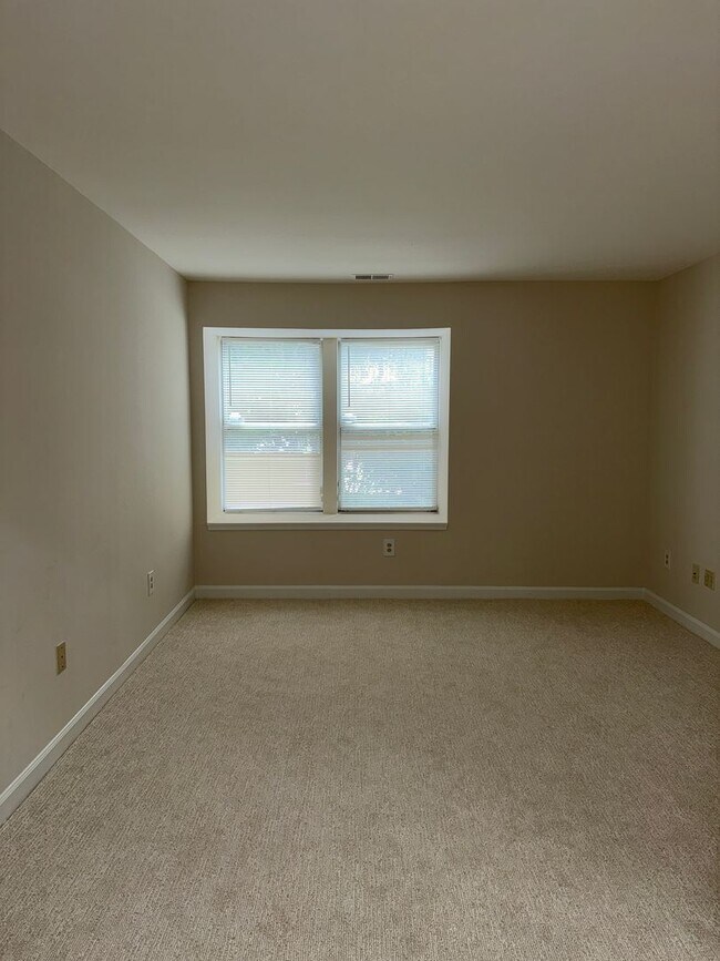 Building Photo - Silver Spring Condo with Modern Comforts and Active Lifestyle Amenities