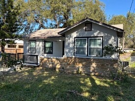 Building Photo - 1313 Golfview St